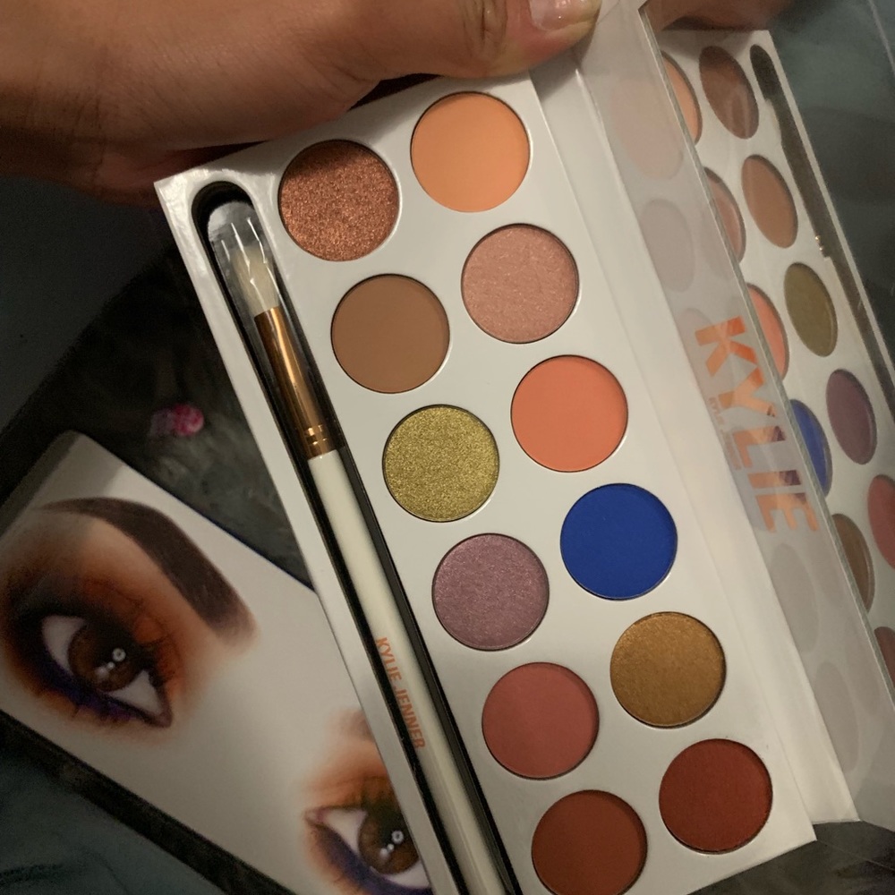 Authentic Kylie cosmetics Peach Royal Palette